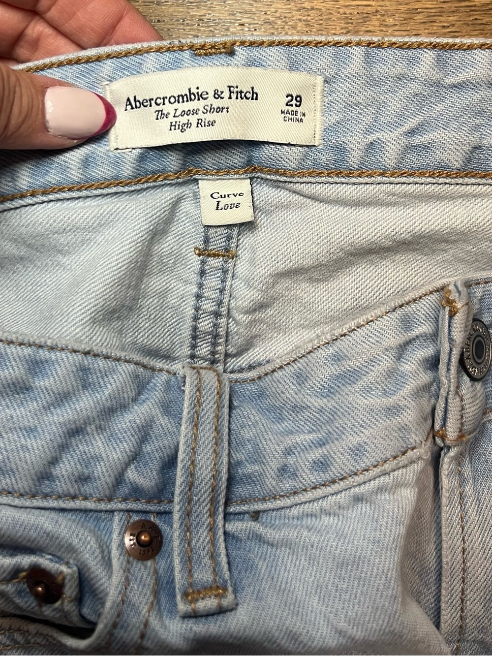 Abercrombie & Fitch Curve Love Loose High Rise Denim Shorts Size 29 Light Wash - Picture 4 of 6